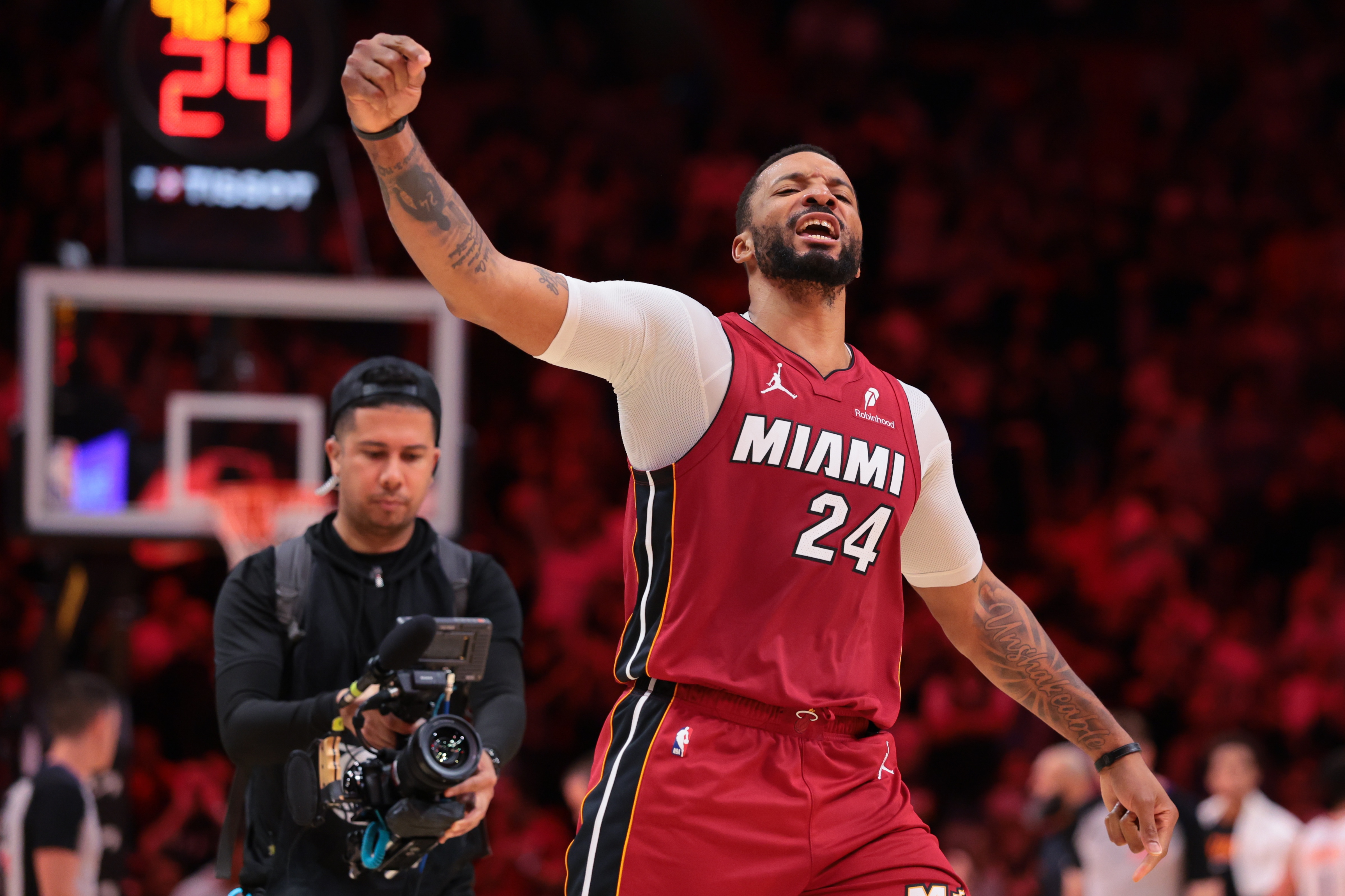 九游体育app官方下载-明天热火客战鹈鹕 鲍威尔因背部伤势缺阵 维金斯出战成疑