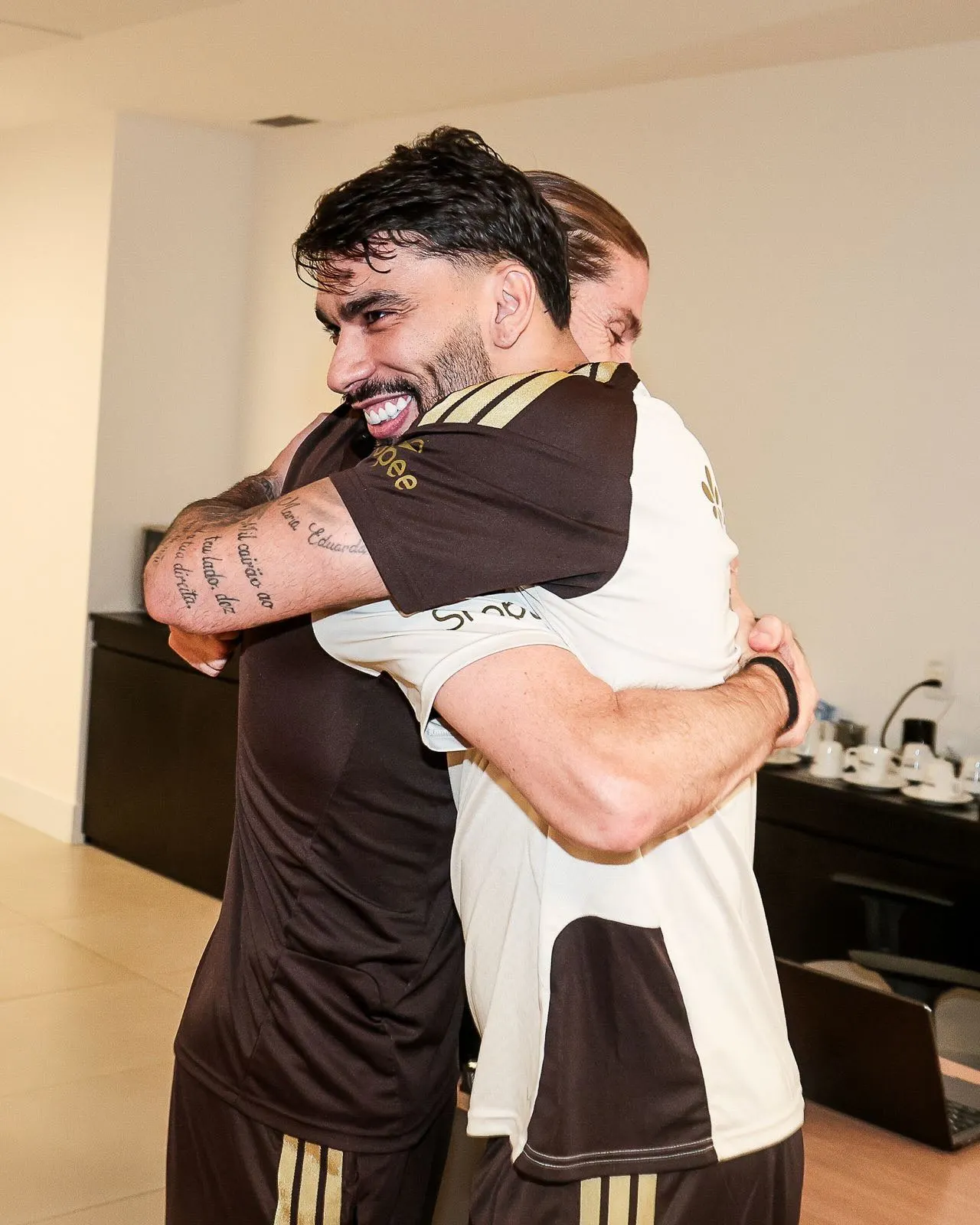 九游体育怎么买球-帕奎塔告别菲利佩：谢谢你为带我回归球队所做的一切